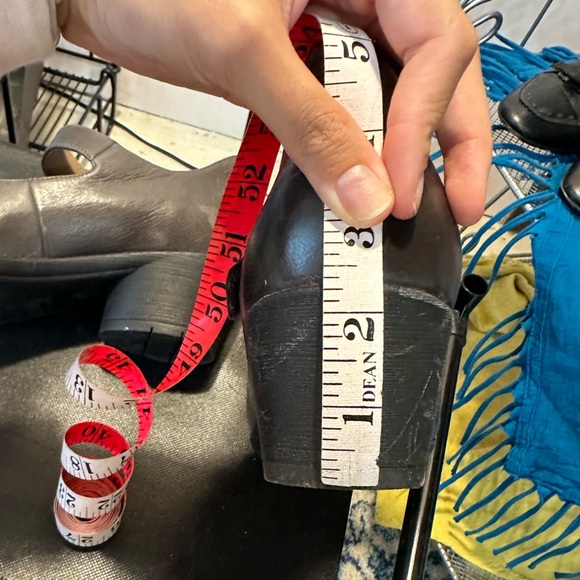 Dansko Womens Taupe Closed Toed Heels - Picture 5 of 5